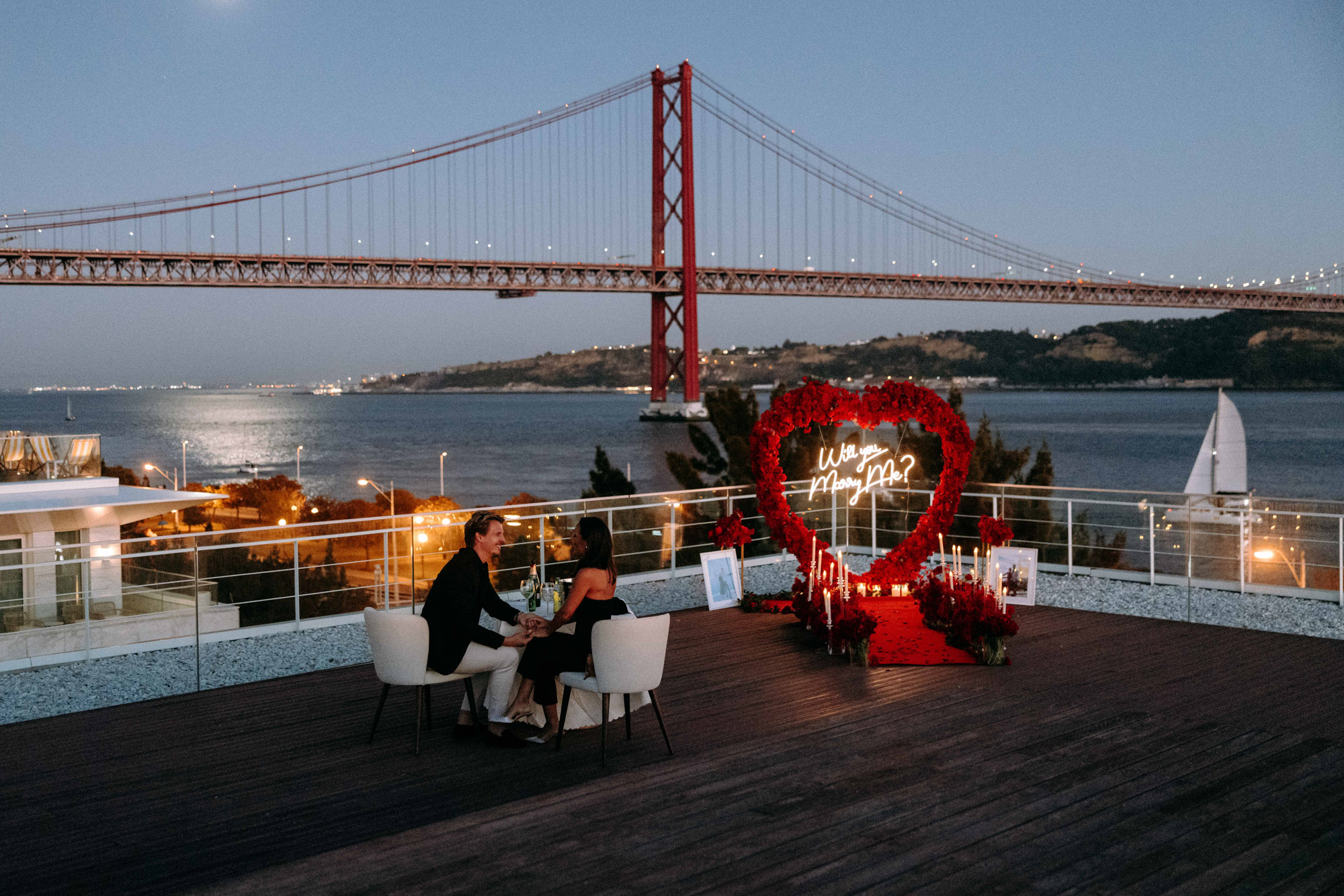 Discover the most romantic proposal locations in Lisbon. Explore viewpoints, historic palaces, and secret gardens for your Lisbon proposal